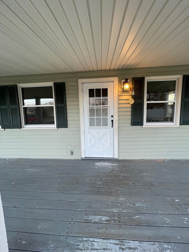 Building Photo - 256 Shepper Ave