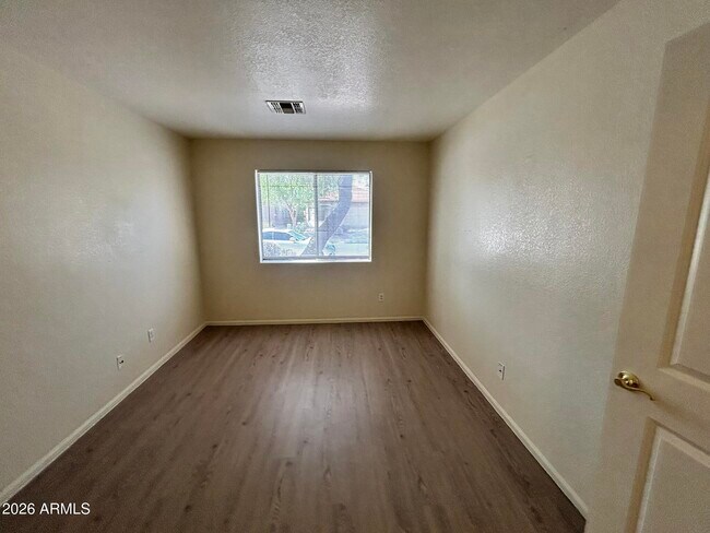 Building Photo - 42406 W Sunland Dr