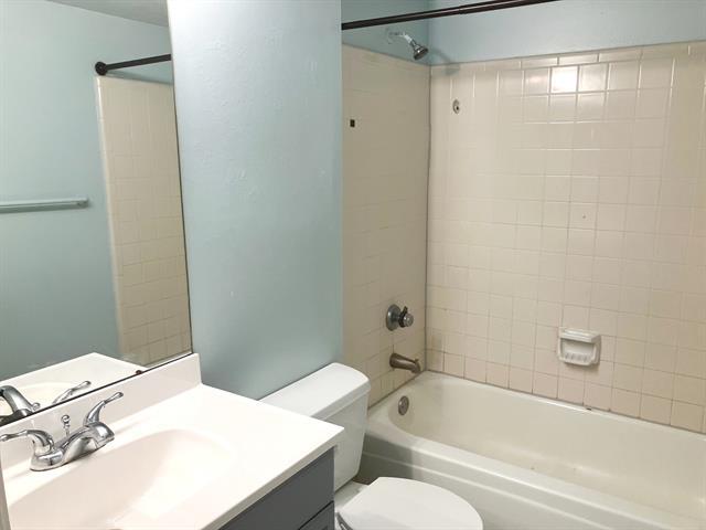 Building Photo - 2404 Sutton Dr