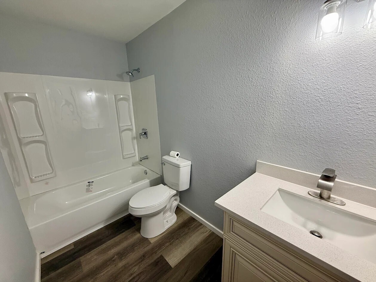 Building Photo - 645 W Fronton St