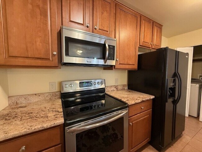 Building Photo - Aaron Village Condo!