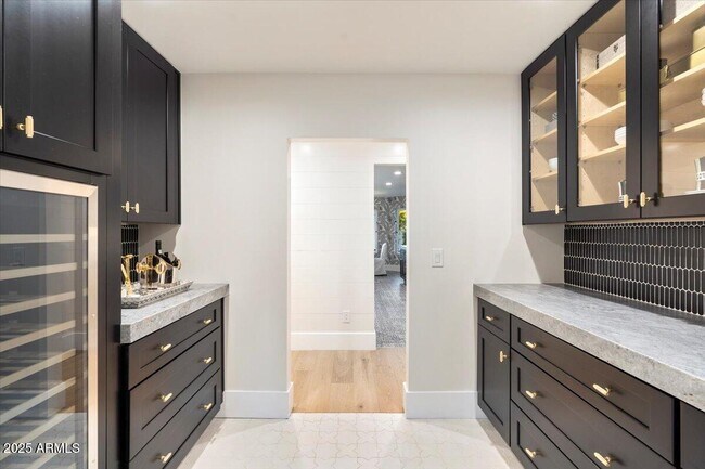 Building Photo - 8014 E Del Tesoro Dr