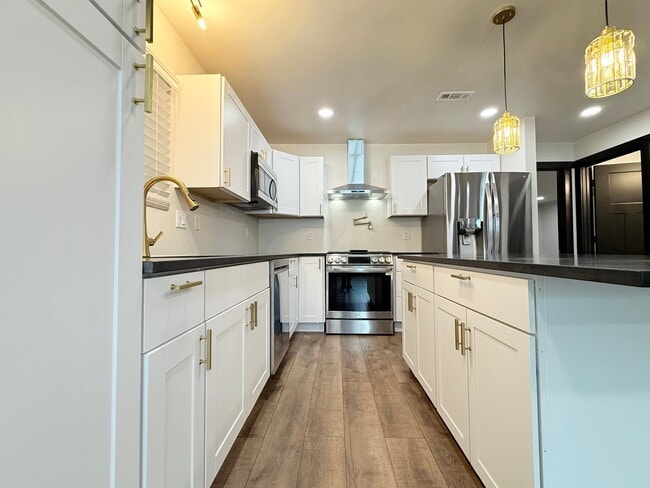 Building Photo - Beautifully Updated 2-Bedroom Home in Sandy!