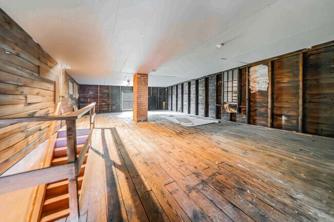 Building Photo - Beautifully Renovated Home in Prime Location