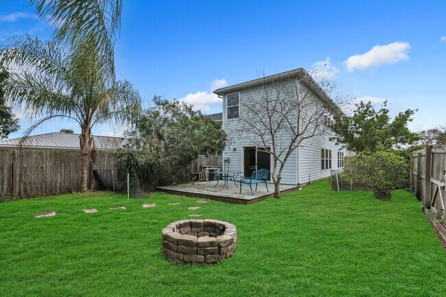Building Photo - Beach living at it's finest! This 3 bedroo...
