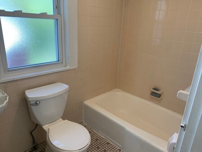 Building Photo - 30 French St