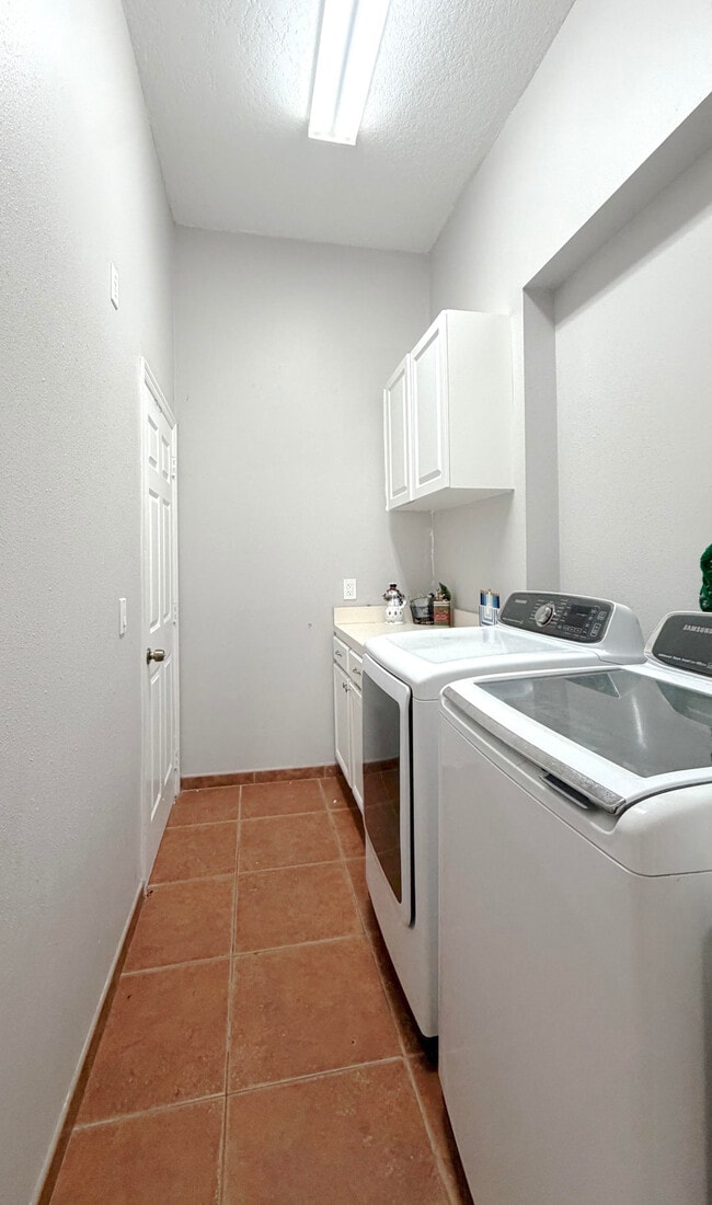 Building Photo - 3497 Foxcroft Cir