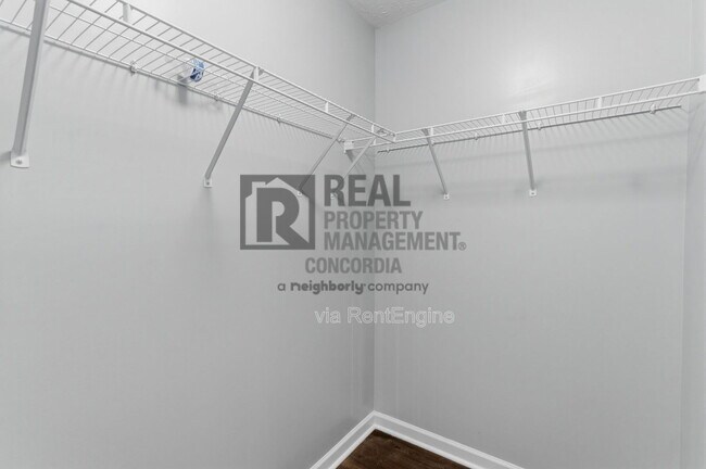 Building Photo - 1518 Hamden Dr