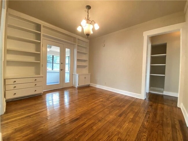 Building Photo - Charming 3 Bedroom 1.5 Bath Home