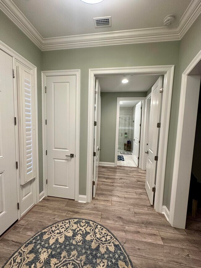 Building Photo - 613 Tulip Tree Way