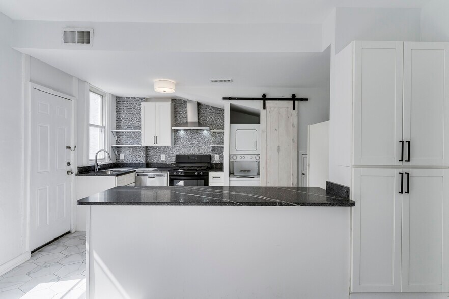 Building Photo - 710 Columbia Rd NW