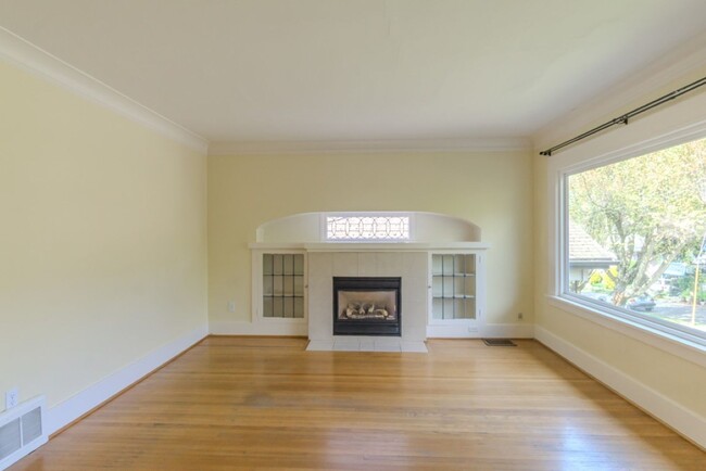 Building Photo - 3Bd/1.75Ba Seattle House