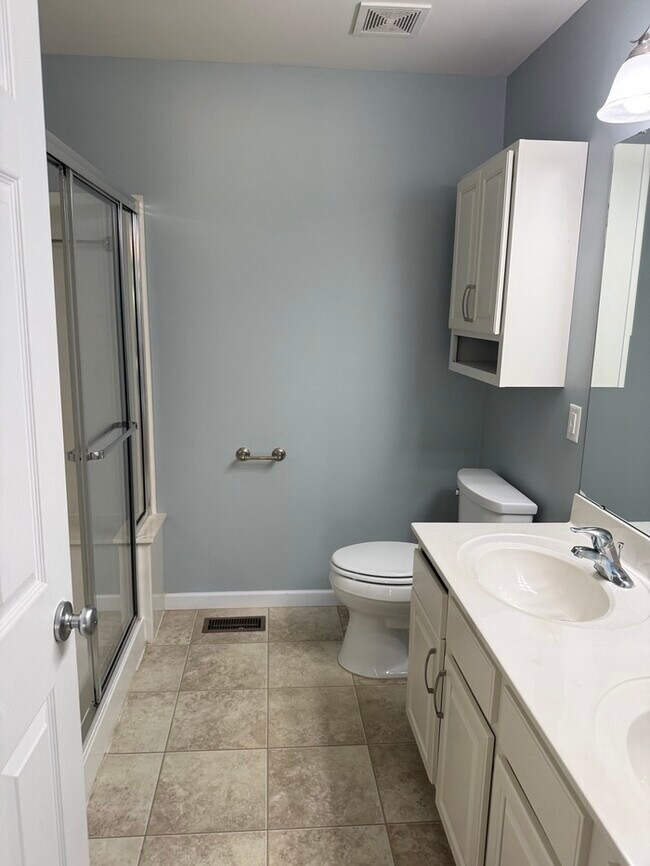 Building Photo - Rockwood Schools 3 Bedroom 2 full baths and 2 half Baths