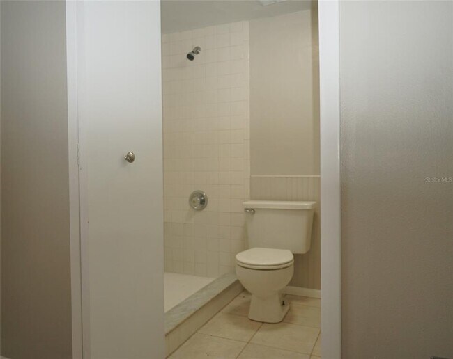 Building Photo - 603 S Melville Ave