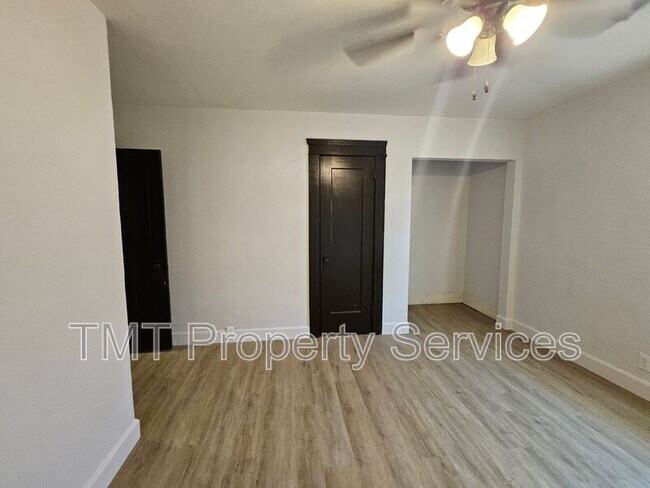 Building Photo - 908 S Sinclair Ave