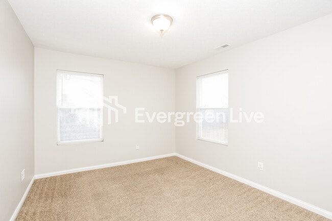 Building Photo - 3940 Planewood Dr