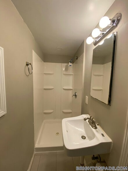 Building Photo - 20 Kelley Ct