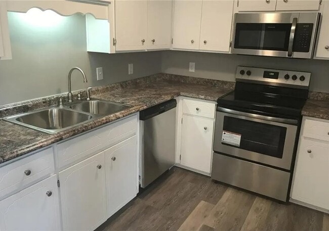 Building Photo - 102 Adams Ct