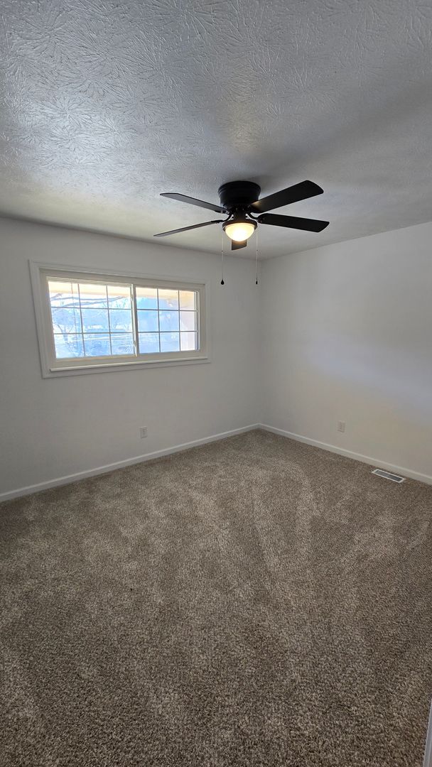 Building Photo - 2 bed/ 1.5 Bathroom Townhouse Church Hill,...
