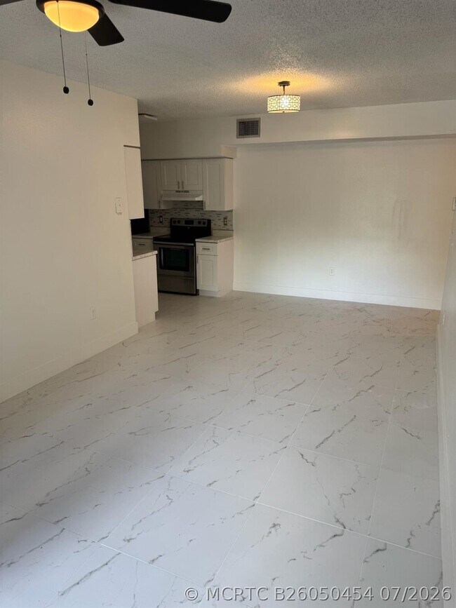 Building Photo - 3221 Sabal Palm Manor
