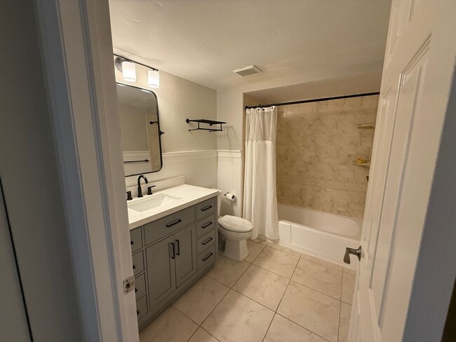Building Photo - Lake Arrowhead 2 bedroom / 2 bath Condo