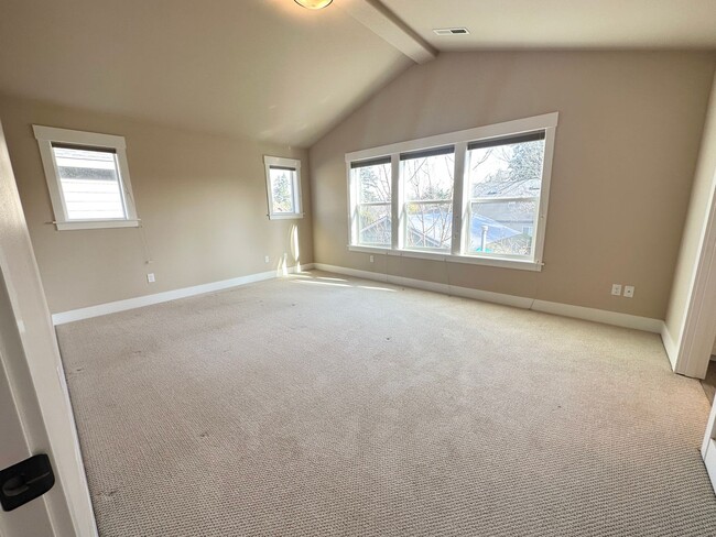 Building Photo - Super Cute 3 Bedroom with Bonus/Office in SE Portland Home!