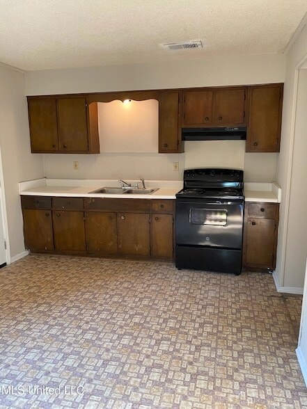 Building Photo - 5630 Crestwood Dr