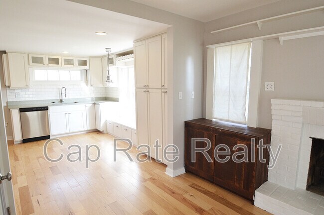 Building Photo - 216 Cherrington Rd