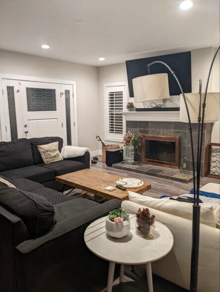 Building Photo - 835 N Raymond Ave