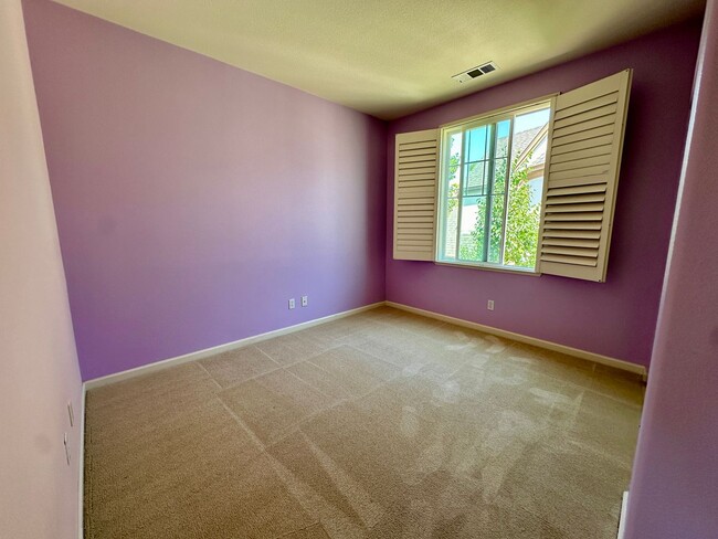 Building Photo - LUXURY HOME WITH BEAUTIFUL FINISHES CENTRA...