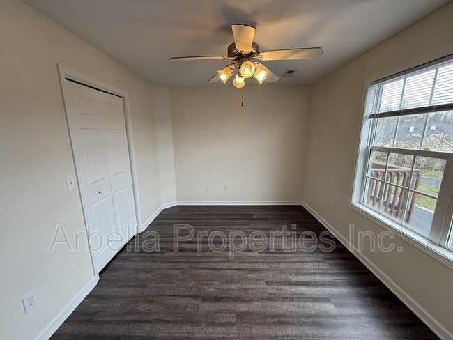 Building Photo - 1309 Kensington Place