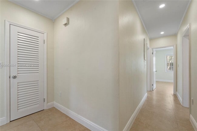 Building Photo - 516 Gerona Ave