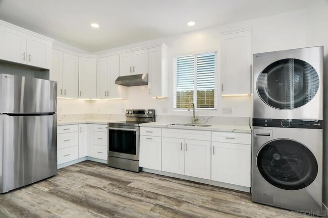 Building Photo - 2077 Grove Ave