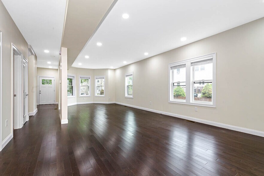 Building Photo - 77 Winchester St