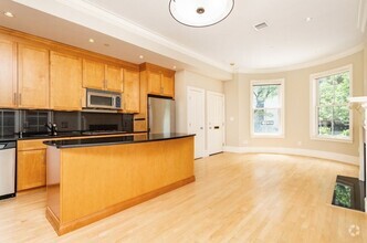 Building Photo - 70 E Brookline St