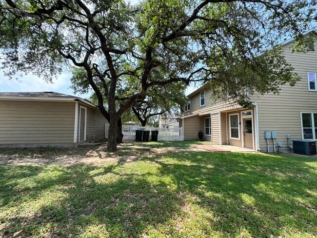 Building Photo - 251A Utterback
