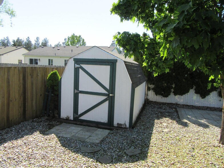 Building Photo - 2007 N Blossom Ct