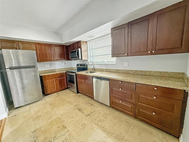 Building Photo - 1316 NE 105th St