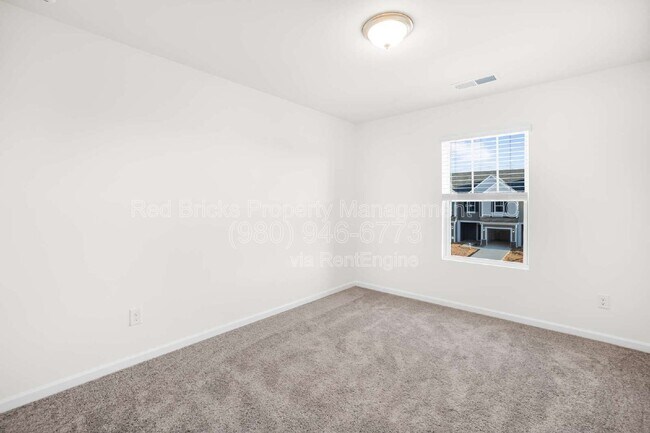 Building Photo - 796 Earhart St NW