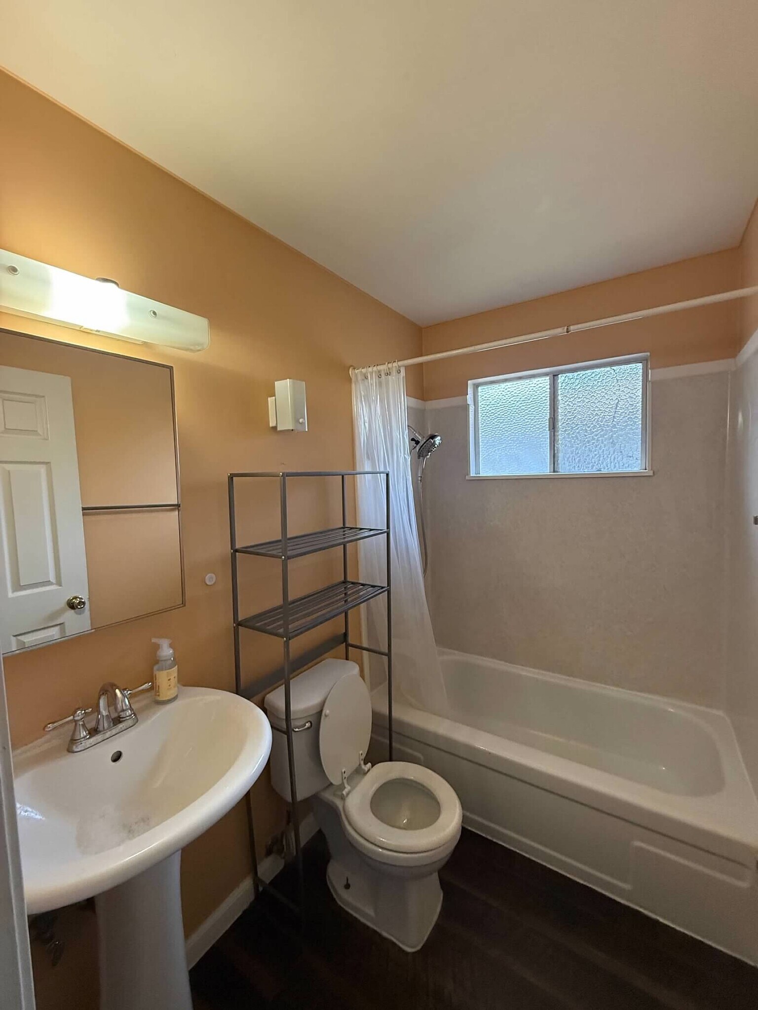 Building Photo - 2032 Benita Dr