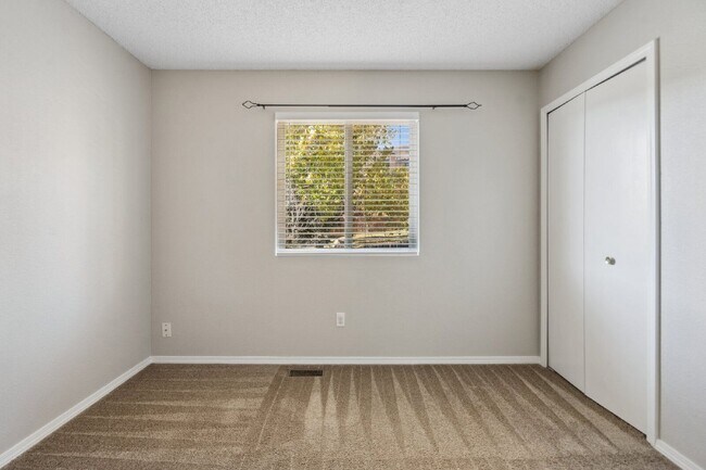 Building Photo - 7430 Julynn Rd