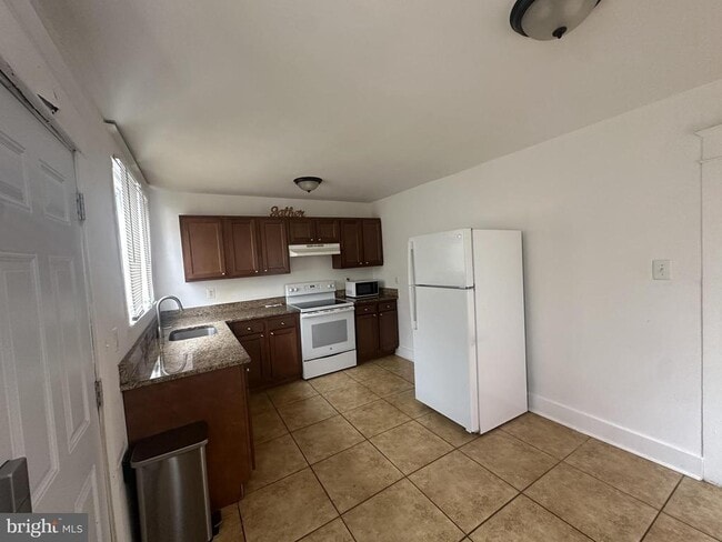 Building Photo - 1613 Edgmont Ave