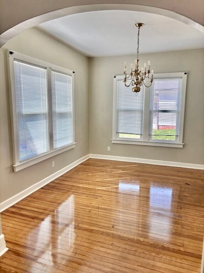 Building Photo - 750 E Delaware St