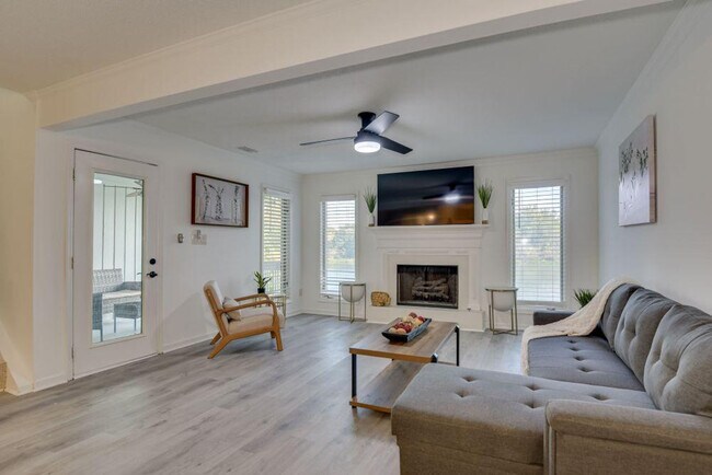 Building Photo - 110 Riverbend Dr