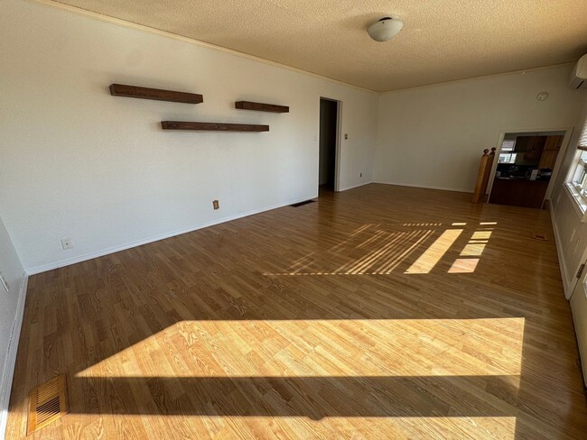 Building Photo - 3 Bed, 2 Bath in Anacortes WATER VIEW and ...