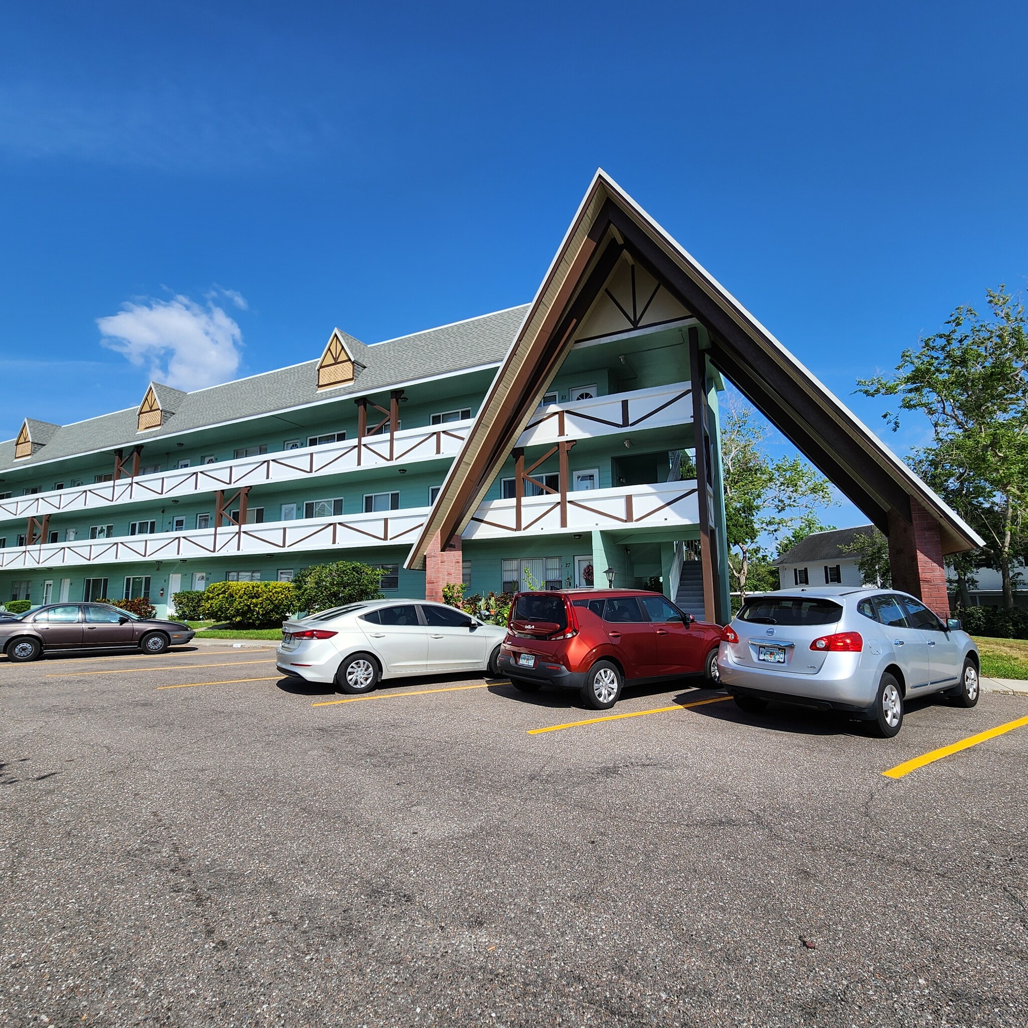 Swiss Alps building - 2043 Denmark St