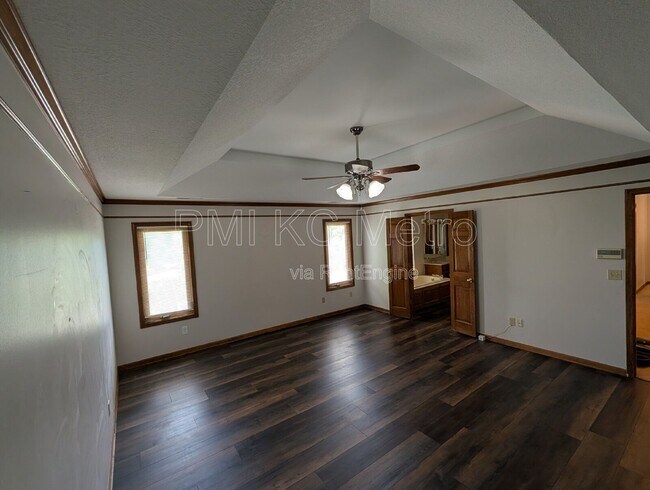Building Photo - 3905 SW 14 St Ct