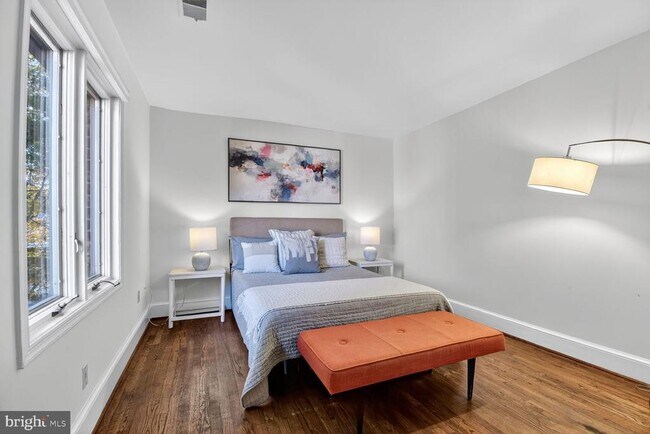 Building Photo - 3227 Ellicott St NW