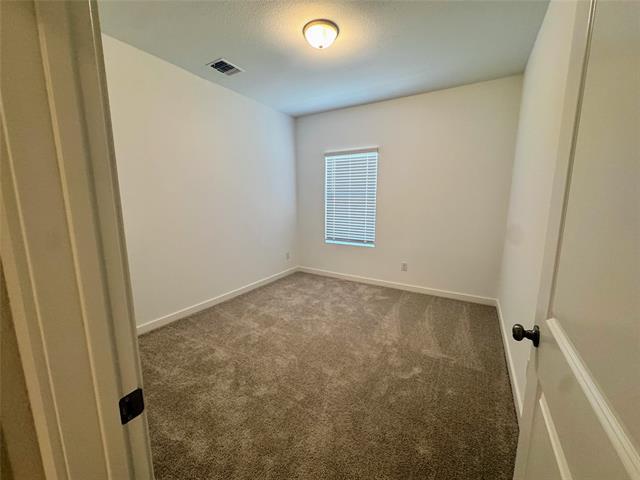 Building Photo - 5720 Lakeview Dr