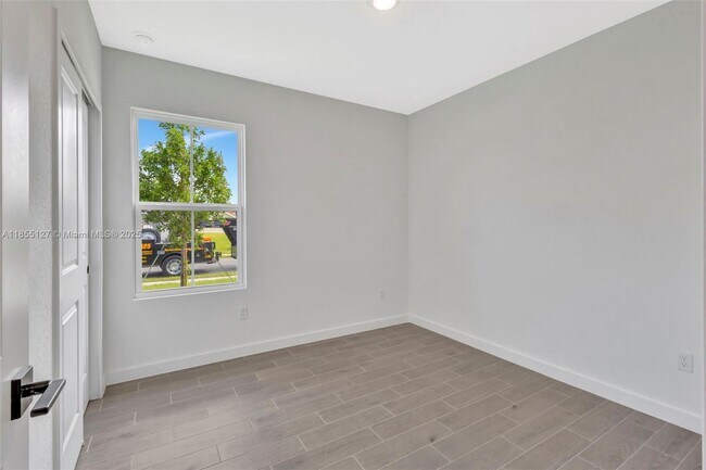 Building Photo - 301 Silver Sands Ln